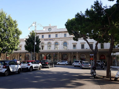 Noleggio auto alla stazione di Salerno Noleggio auto stazione di Salerno FrankinGoCars